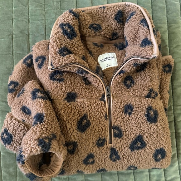 abercrombie and fitch leopard print sherpa pullover - Picture 3 of 6